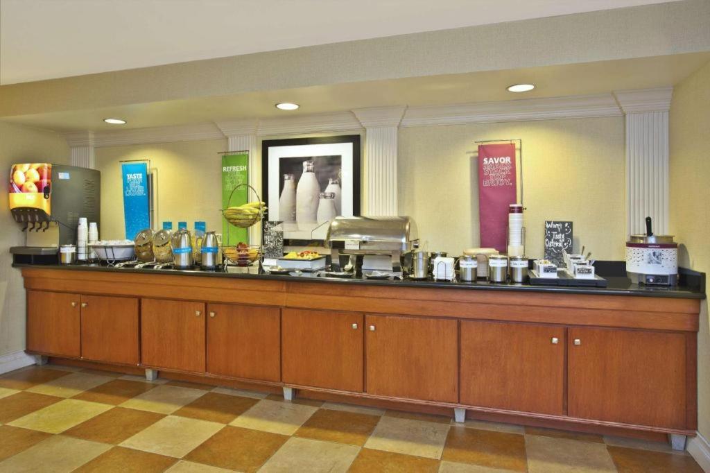 Hampton Inn Андерсън Екстериор снимка